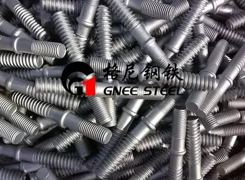 Dubbele koprailspijker